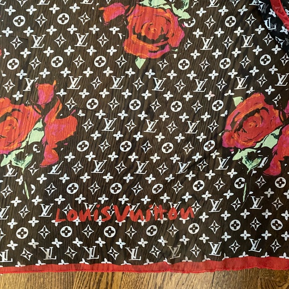 Louis Vuitton authentic rose scarf - Picture 3 of 7